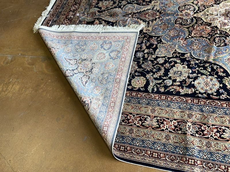 Antiue test rug
