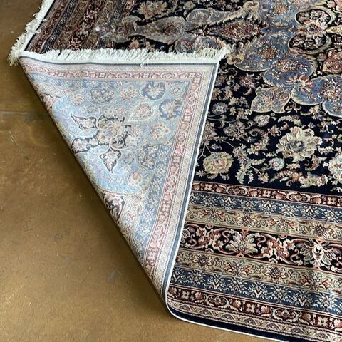 Antiue test rug