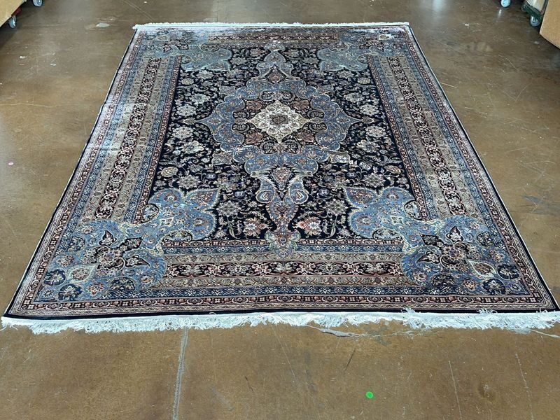 Antiue test rug
